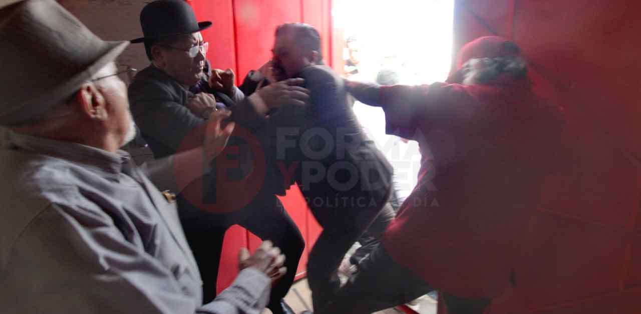 Enfrentamiento provoca cancelación de foro con Lenia Batres