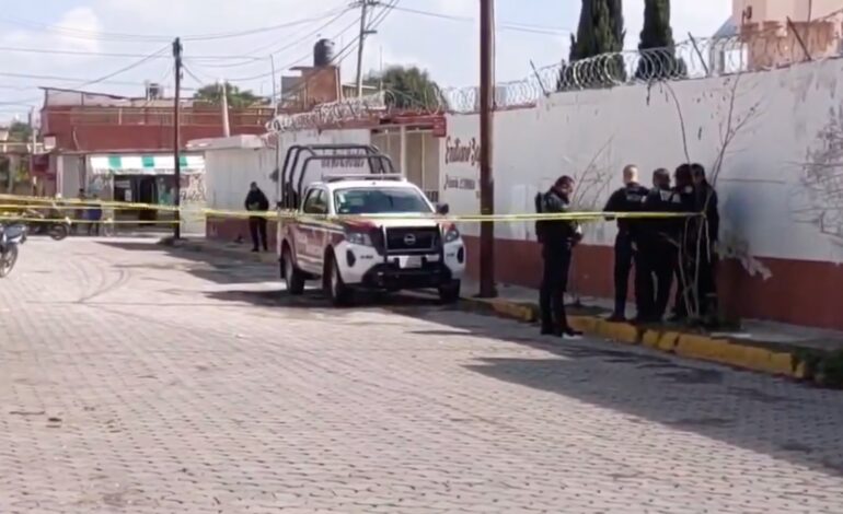 Cae uno por balazos en escuela de Moyotzingo