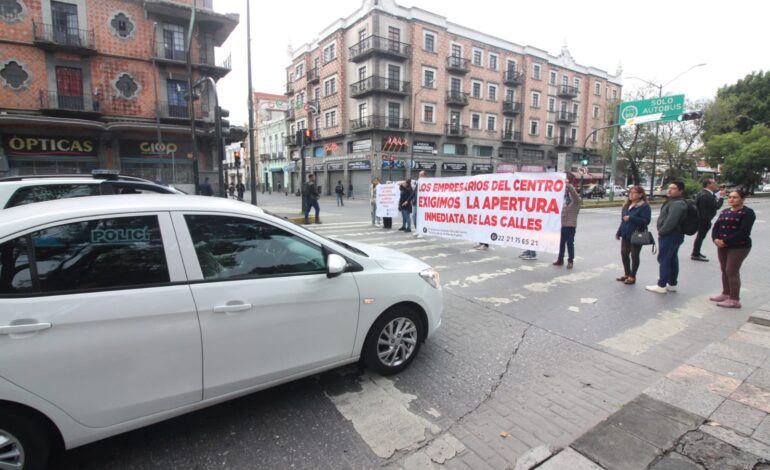 Comerciantes establecidos bloquean Paseo Bravo y Avenida Reforma