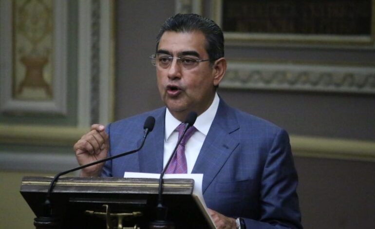 Sergio Salomón reconoce a la LXI Legislatura del Congreso de Puebla