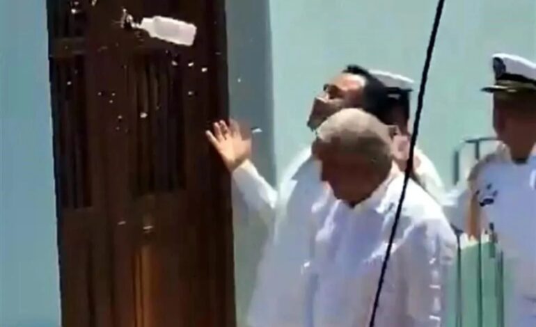 Intento de botellazo al presidente Andrés Manuel López Obrador en Veracruz