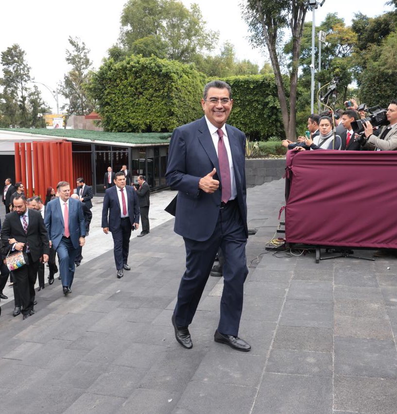Asiste Sergio Salomón a ceremonia de investidura de Claudia Sheinbaum
