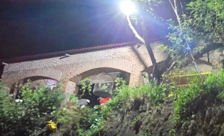 Encuentran cuerpos de dos mujeres en restaurante de Tierra Blanca