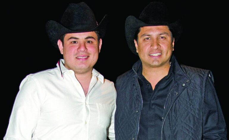 Julión Álvarez y Alfredo Olivas en el Palenque de Tlaxcala 2024