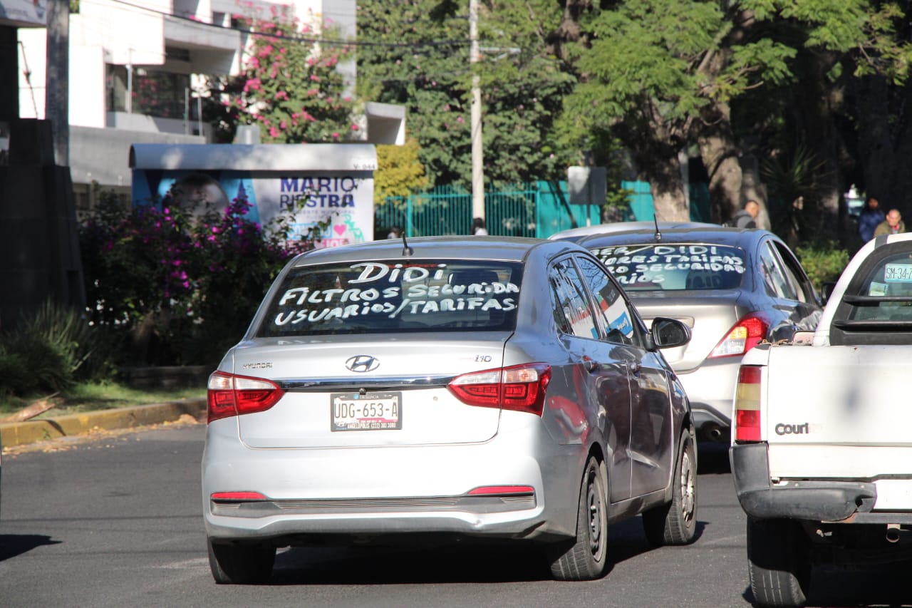 Conductores poblanos de Uber y didi exigen seguridad y tarifas justas