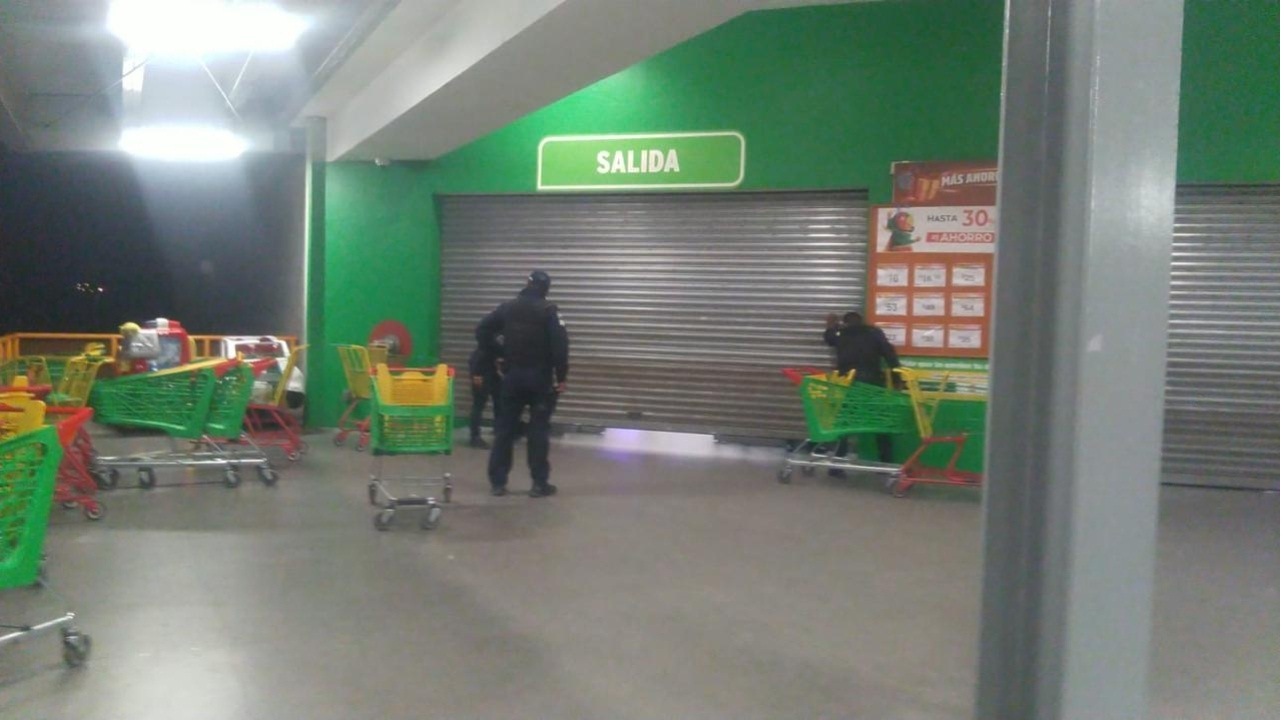Asaltan Bodega Aurrerá de Amalucan