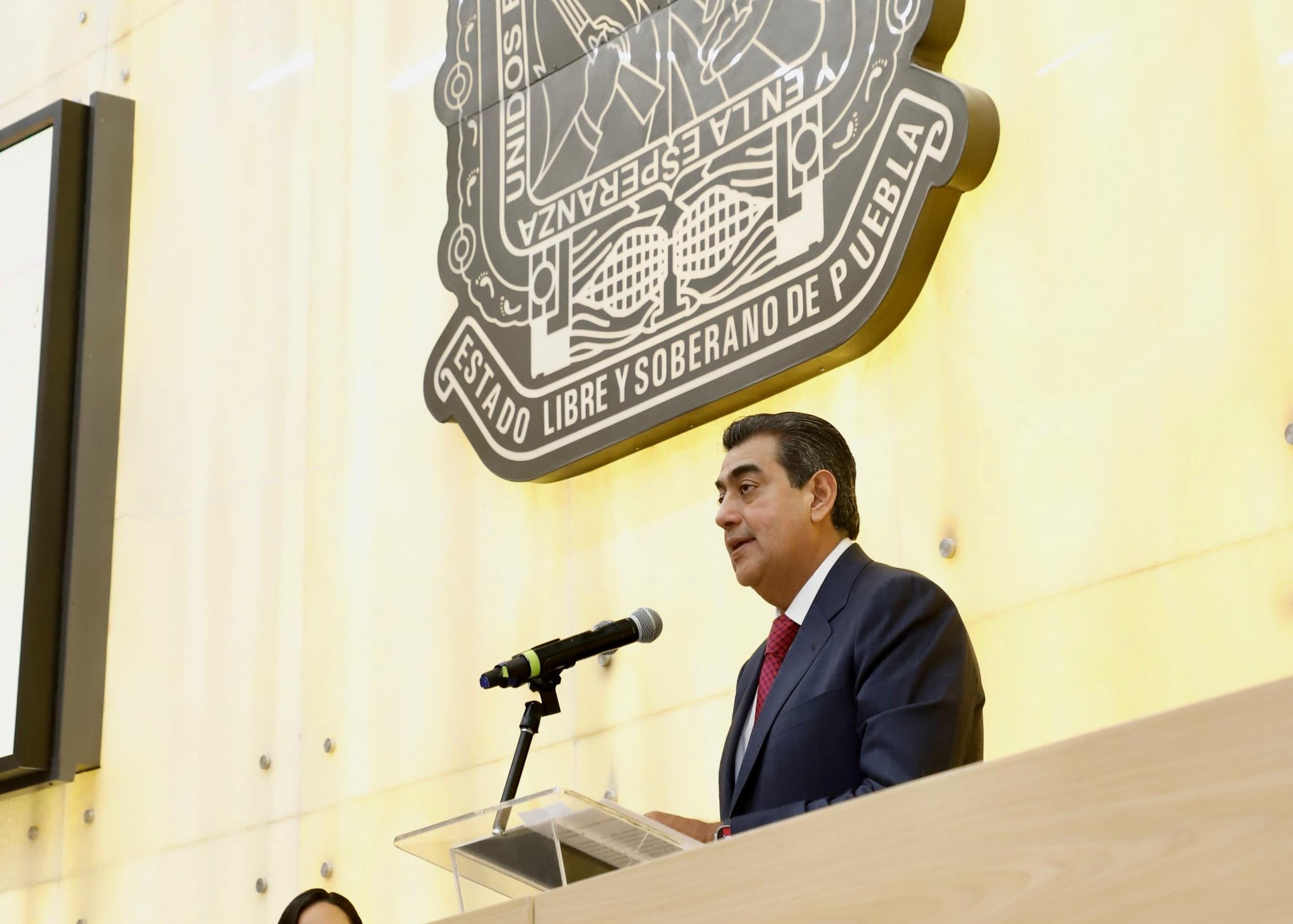 Sergio Salomón presenta su informe; afirma que siempre respetó los principios de la 4T