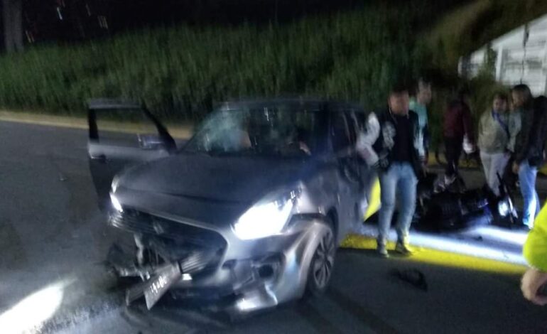 Vuelca vehículo en la Vía Atlixcayotl: médico borracho se niega a cubrir daños a motociclistas