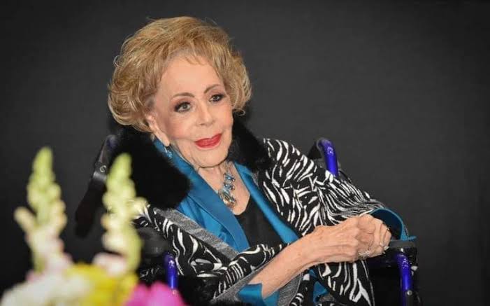 Silvia Pinal se encuentra en estado crítico: Su familia pasa la noche en el hospital
