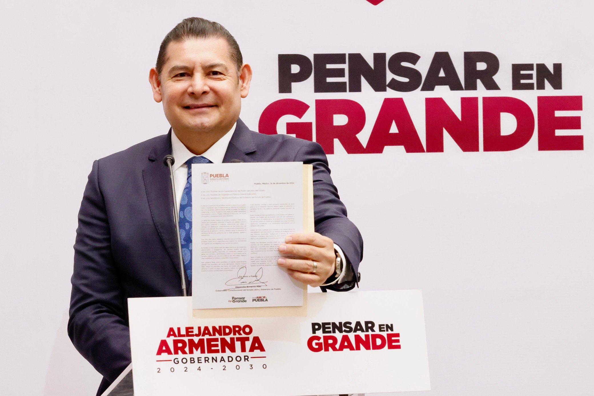 Integrará Alejandro Armenta a su equipo de trabajo a Paola Angón
