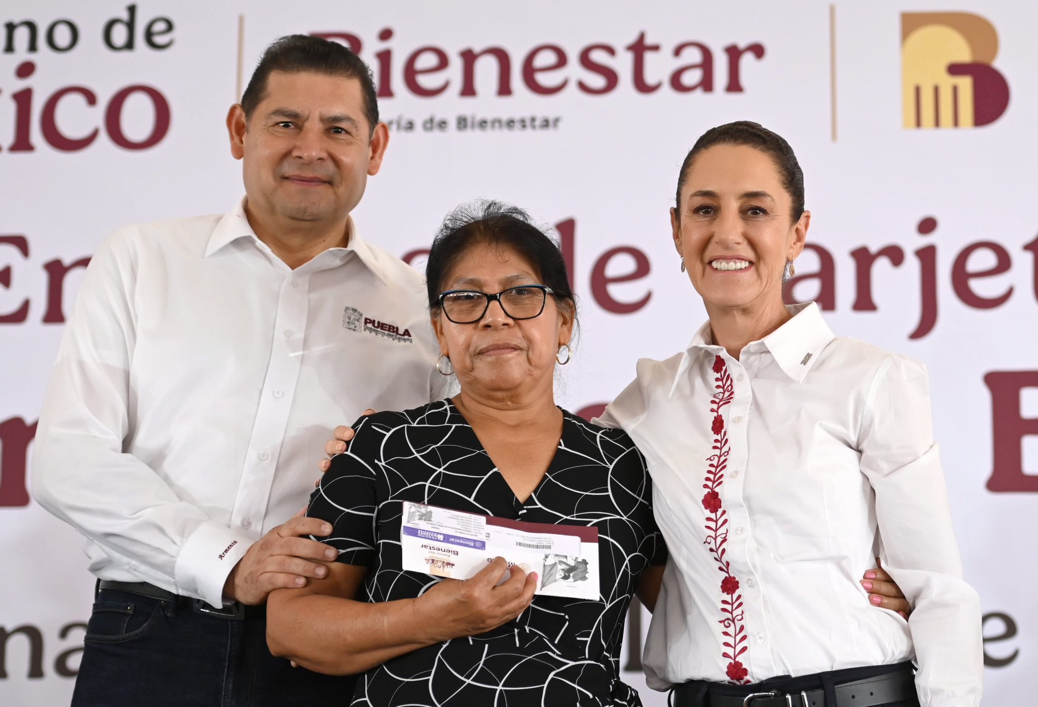 Armenta y Sheinbaum reiteran apoyo a migrantes poblanos desde la Mixteca
