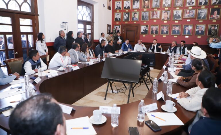 Armenta prioriza obras de la mano con municipios