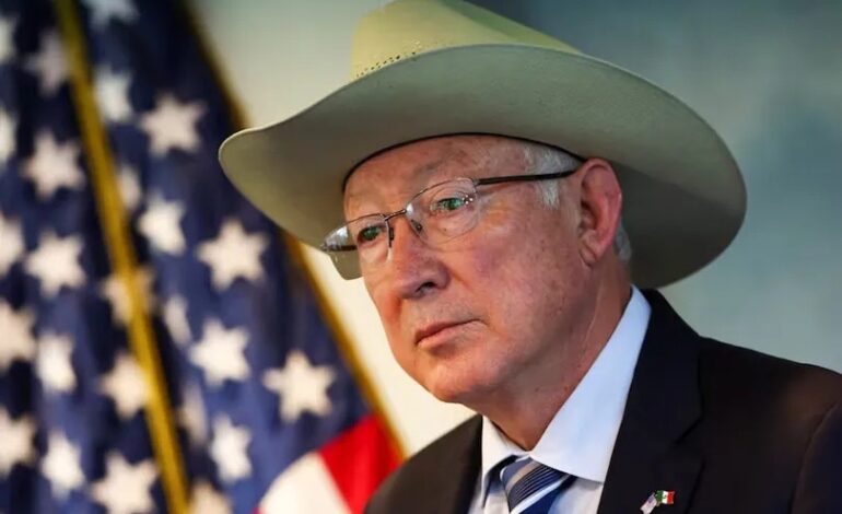 Ken Salazar se despide de la embajada en México presumiendo amistad con AMLO y sin arrepentirse de nada