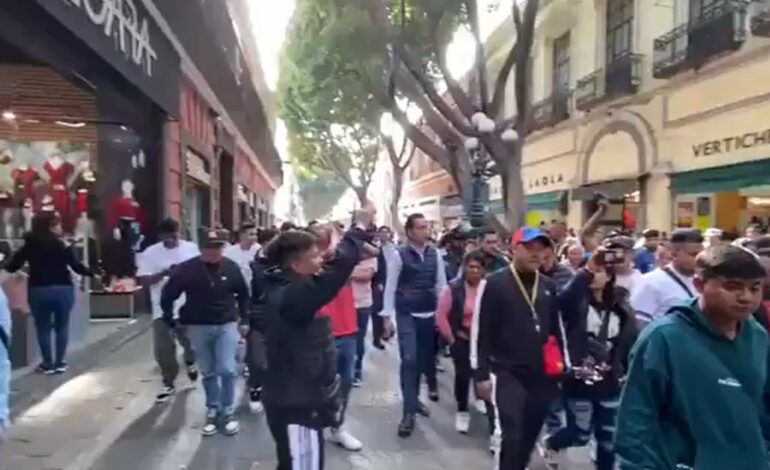 Ayuntamiento realiza operativo para desplazar a ambulantes del Centro Histórico
