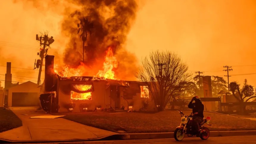 Sheinbaum ofrece apoyo a gobernador de California por incendios forestales