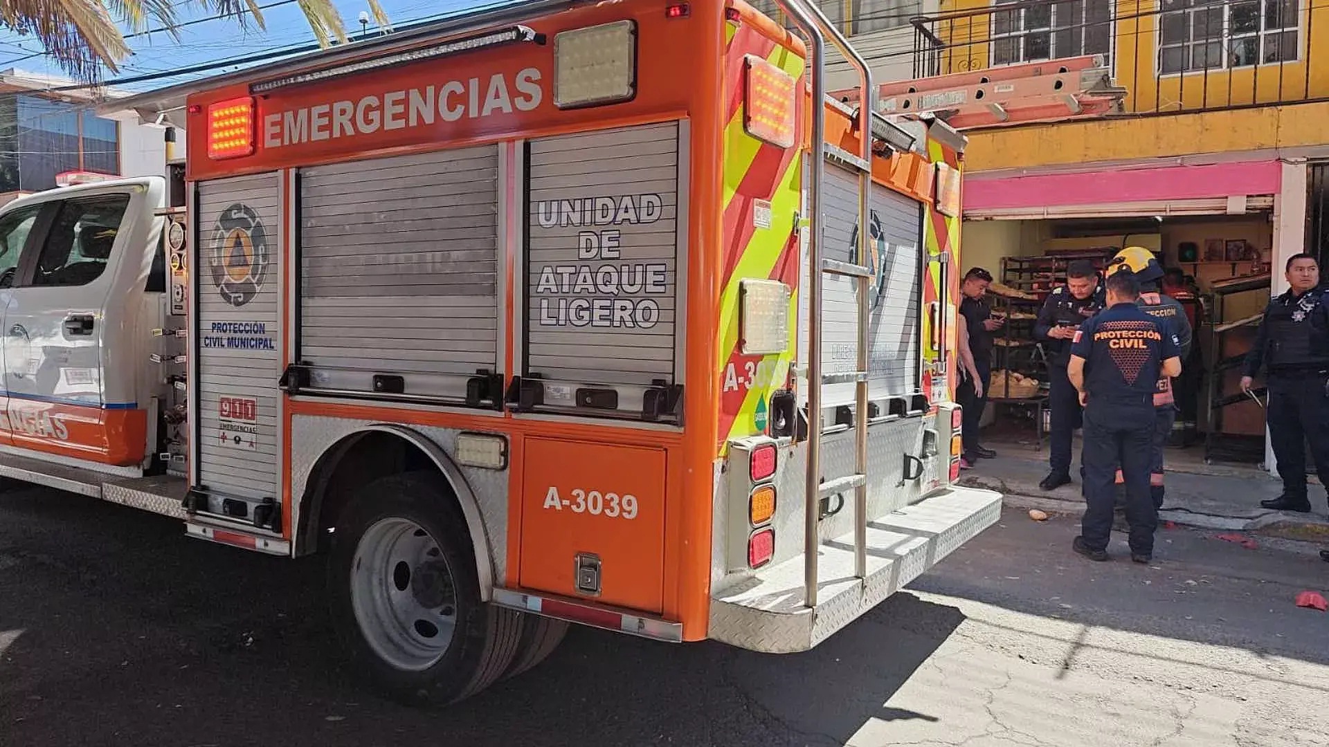 Explosión en panadería deja 3 heridos