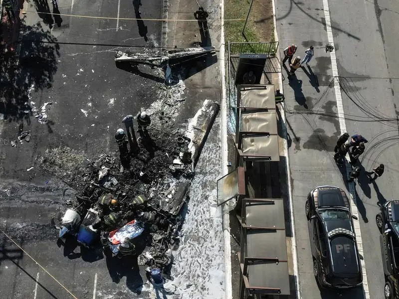 Tragedia en São Paulo: Avioneta se estrella en una avenida causando muertes y heridos