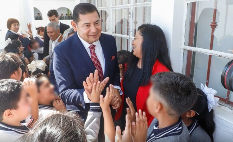 El Gobernador Alejandro Armenta visita su alma máter