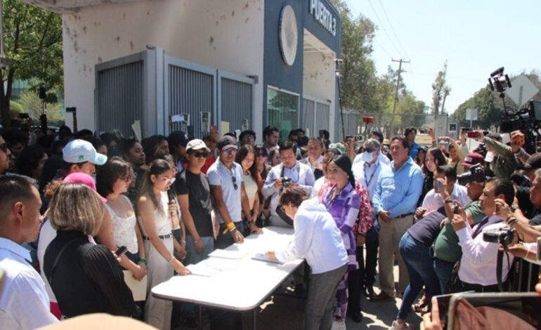 Estudiantes BUAP entregaron pliego petitorio general a la rectora Lilia Cedillo