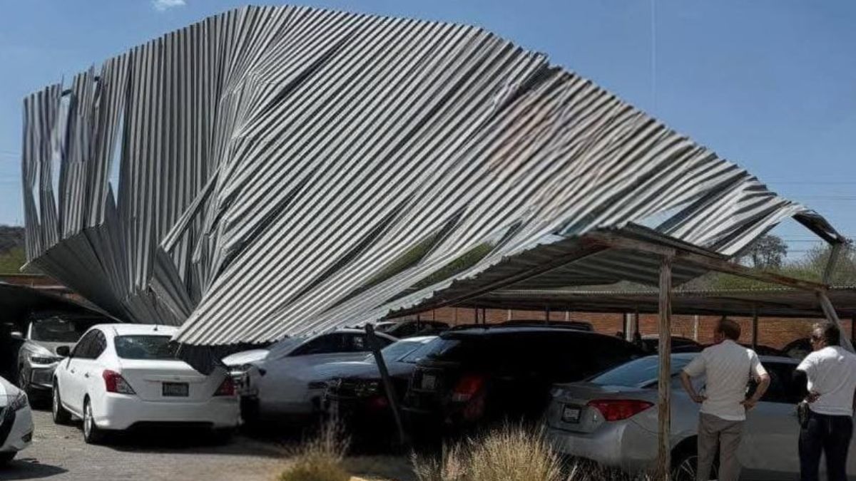 Cae techo de estacionamiento en HG Tehuacán