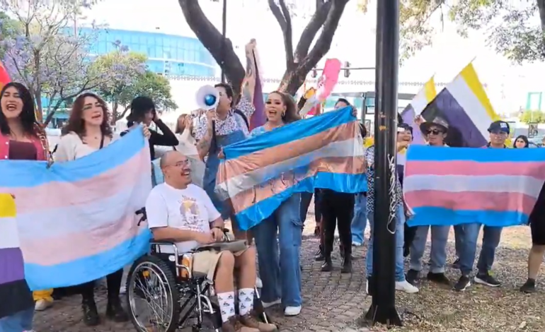 Personas transexuales marchan en Puebla en el marco de la Visibilidad Trans