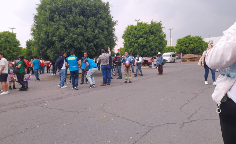 Falsa amenaza de bomba en Soriana CAPU provoca evacuación masiva y movilización policiaca