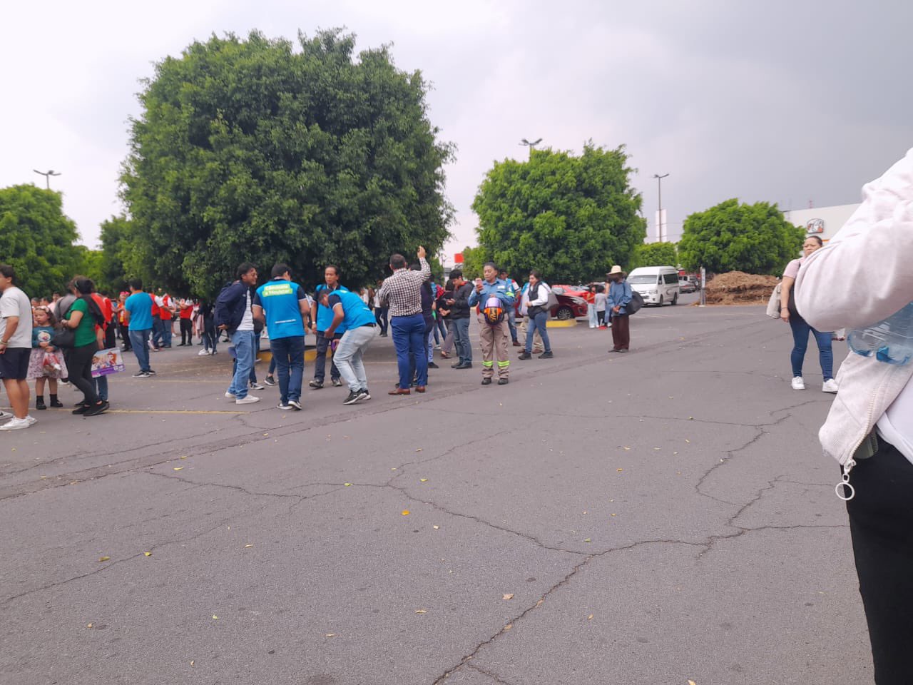 Falsa amenaza de bomba en Soriana CAPU provoca evacuación masiva y movilización policiaca