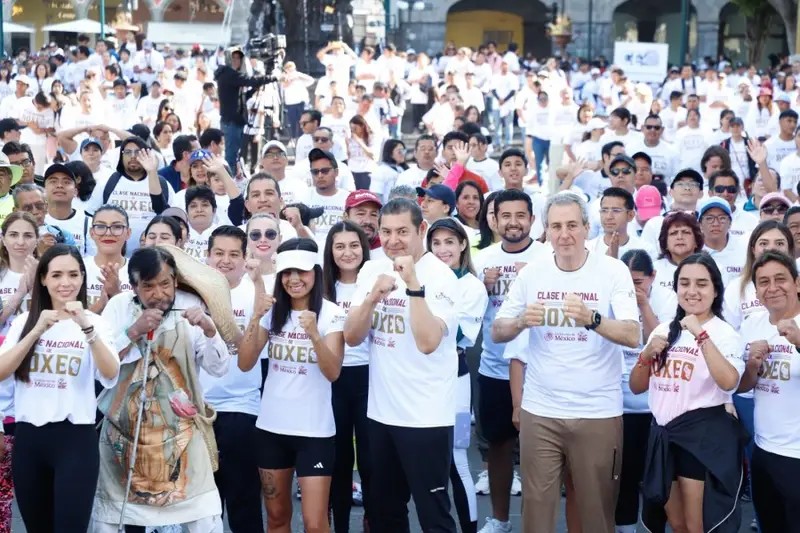 Puebla se pone los guantes: más de 3 mil poblanos boxean con Armenta en Clase Nacional en el Zócalo