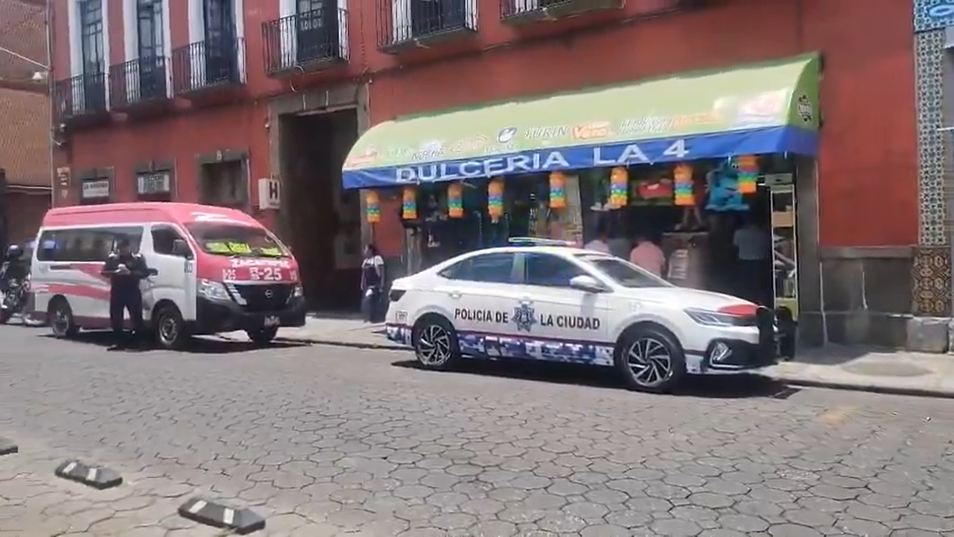 Muere hombre de un infarto dentro de una unidad de la Ruta 25 en el Centro Histórico