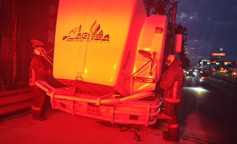 Incendio en la Vía Atlixcáyotl moviliza a bomberos y genera alarma entre automovilistas