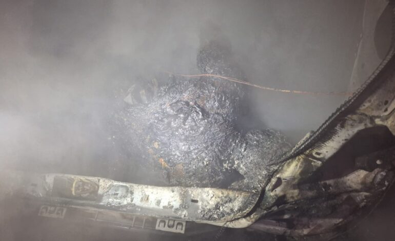 Concluyen diligencias por hallazgo de cuerpo calcinado en vehículo incendiado en límites de Puebla y Amozoc