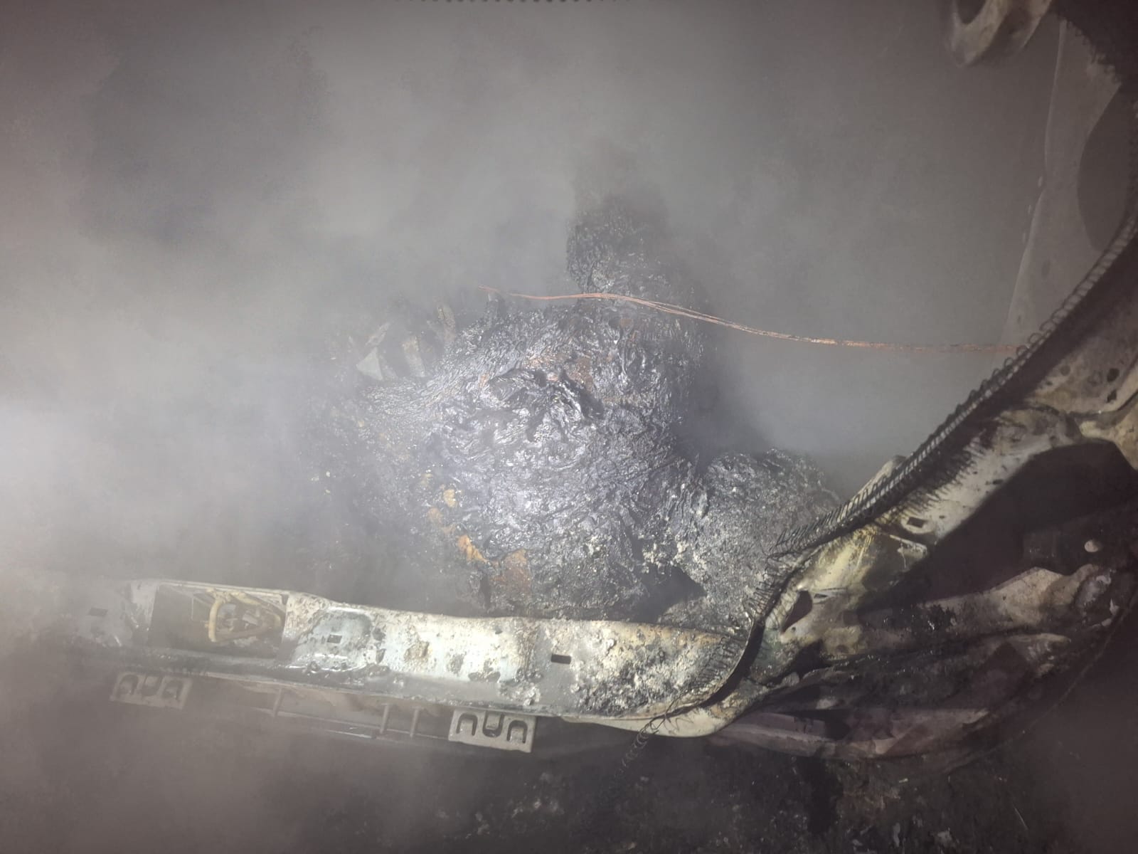 Concluyen diligencias por hallazgo de cuerpo calcinado en vehículo incendiado en límites de Puebla y Amozoc