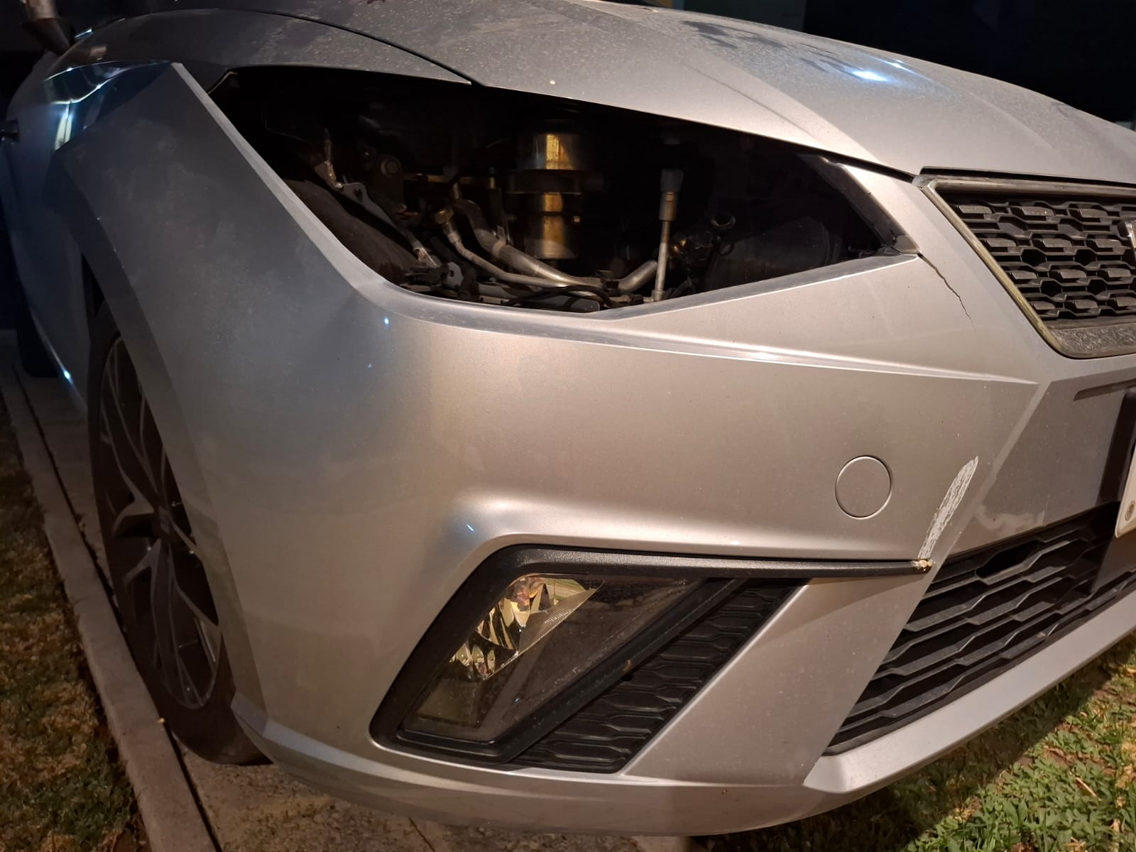 Roban autopartes a joven en inmediaciones del panteón La Piedad; denuncia indignado en redes