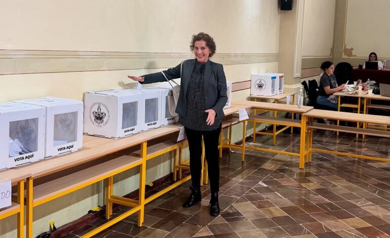La ex primera dama de México, Beatriz Gutiérrez Müller, votó en elecciones internas de la BUAP