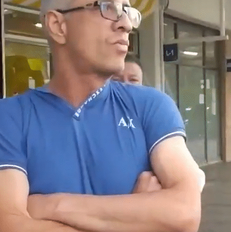 Capturan a presunto clonador de tarjetas que operaba en Plaza San Pedro; vecinos lo acusan de engañar a adultos mayores