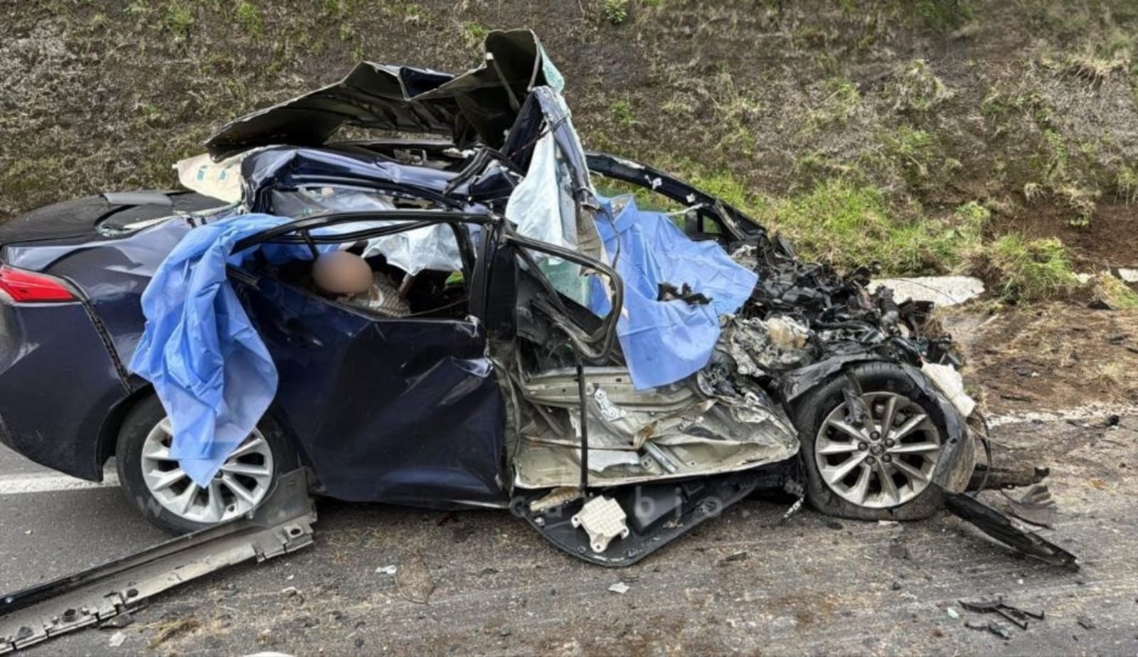 Tragedia en la Siglo XXI: muere familia completa tras choque frontal con camión de mensajería