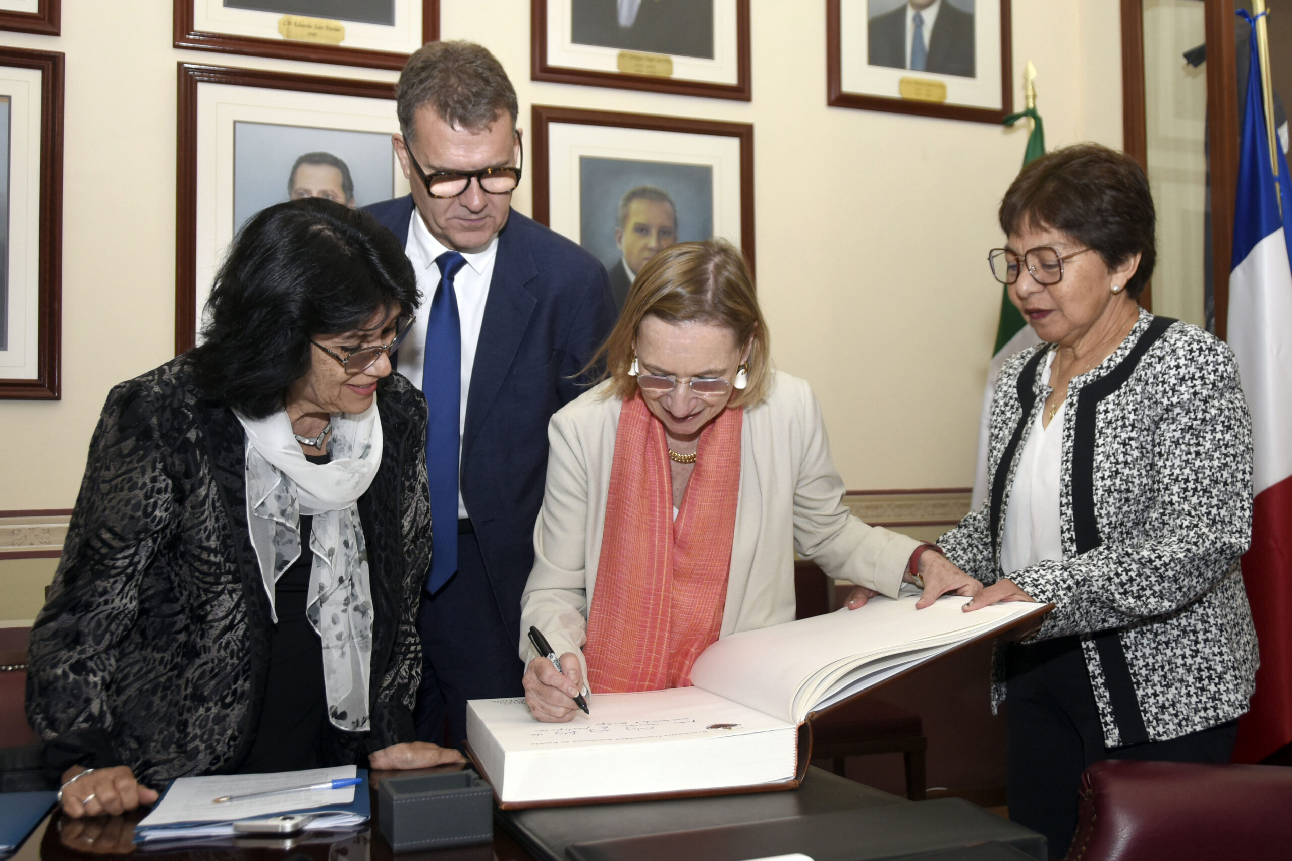 Estrecha alianzas BUAP con Embajada de Francia en México