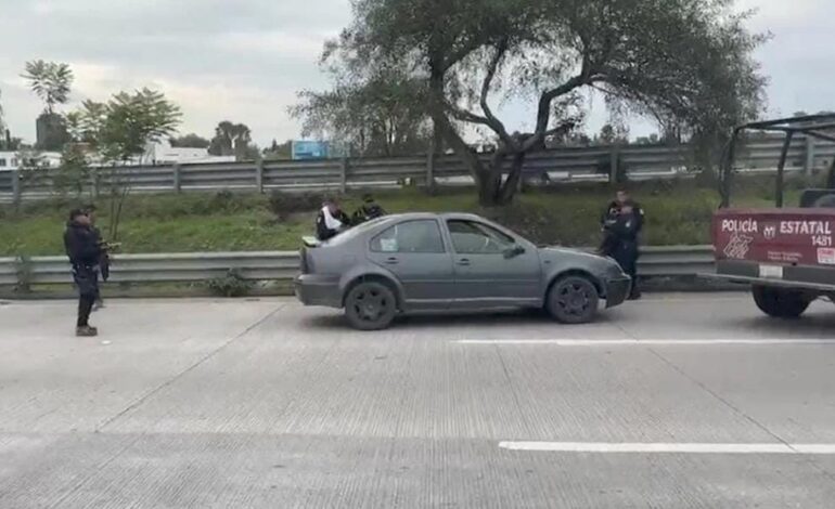 Caos y pánico en el Periférico Ecológico tras persecución y balacera; hay un detenido