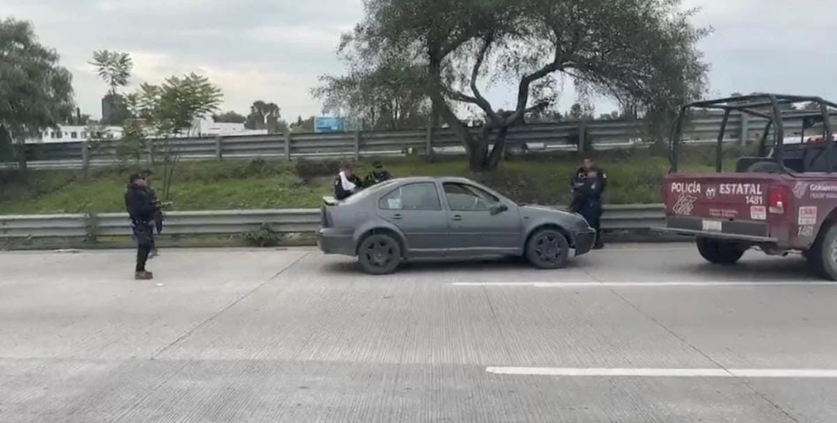 Caos y pánico en el Periférico Ecológico tras persecución y balacera; hay un detenido