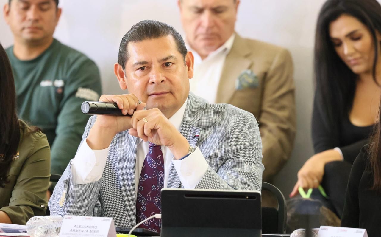 Instruye Armenta a Anticorrupción retome carpetas de investigación del Teleférico, Museo Barroco y Banco Accendo
