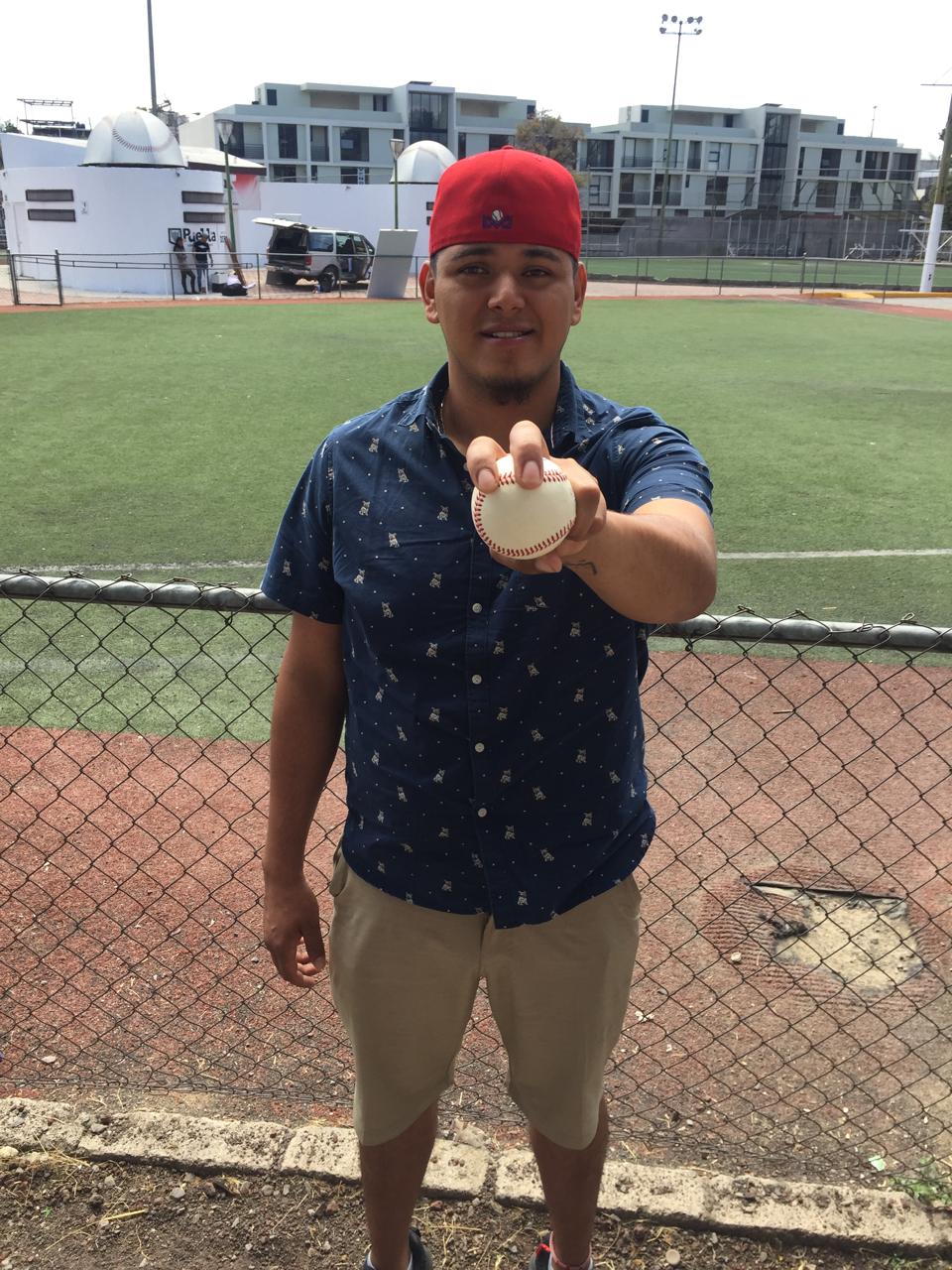 Pericos firma al pitcher zurdo poblano Édgar Torres