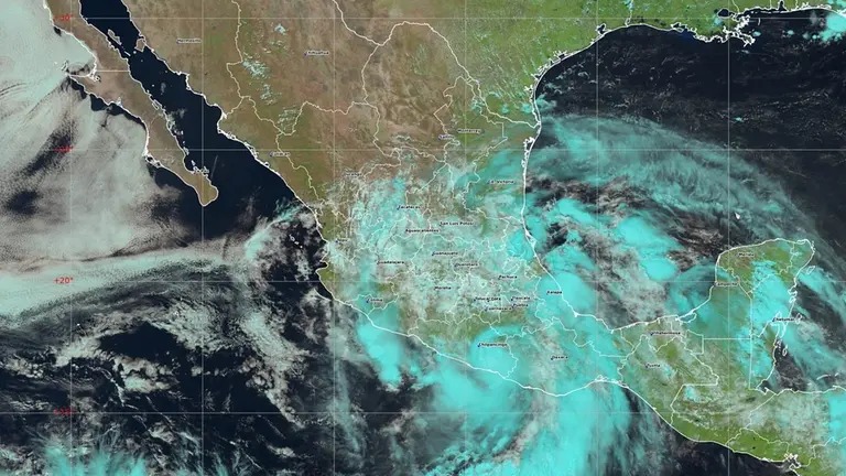 Erick se degrada a tormenta tropical tras impactar costas mexicanas