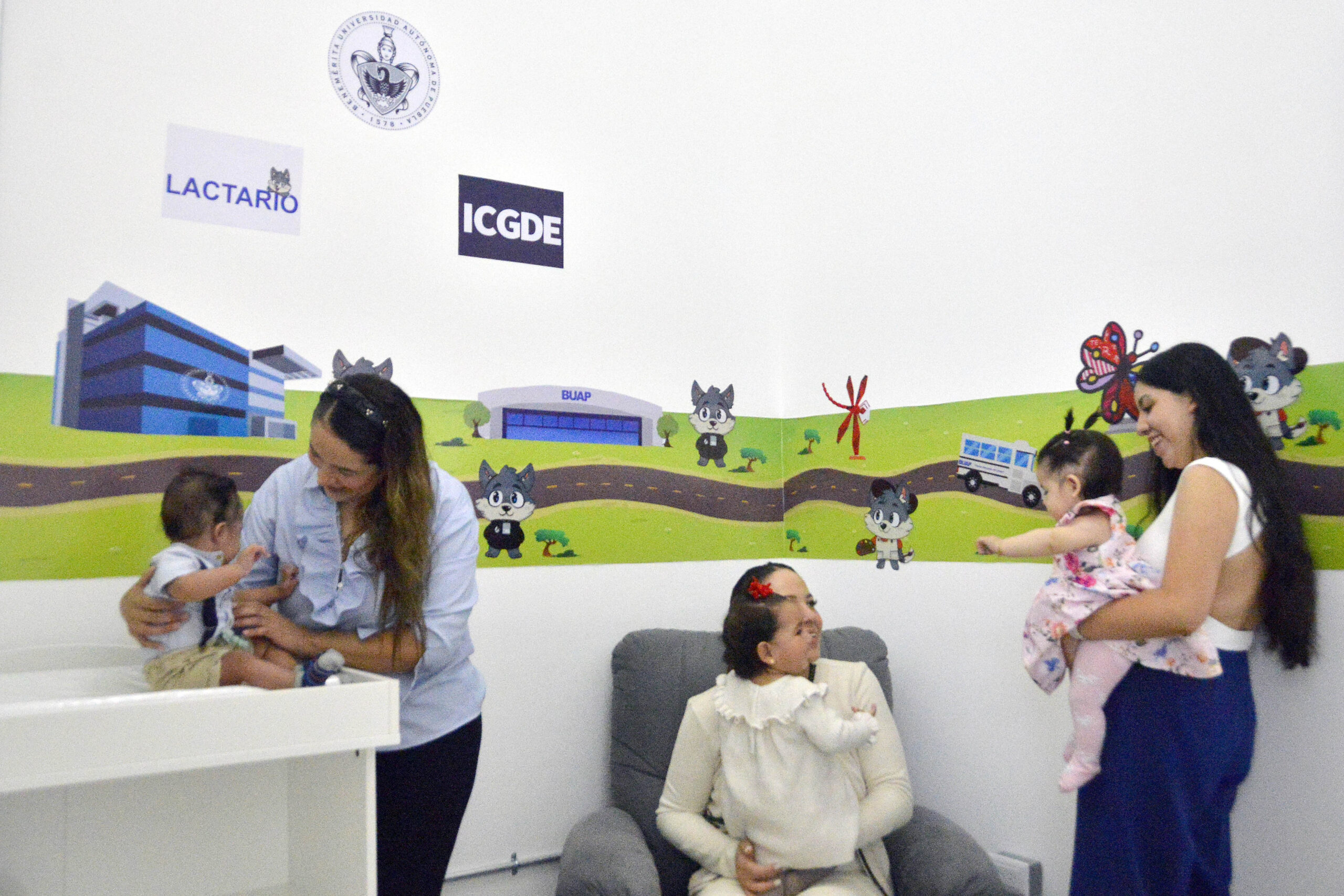 La BUAP promueve el derecho a la lactancia materna