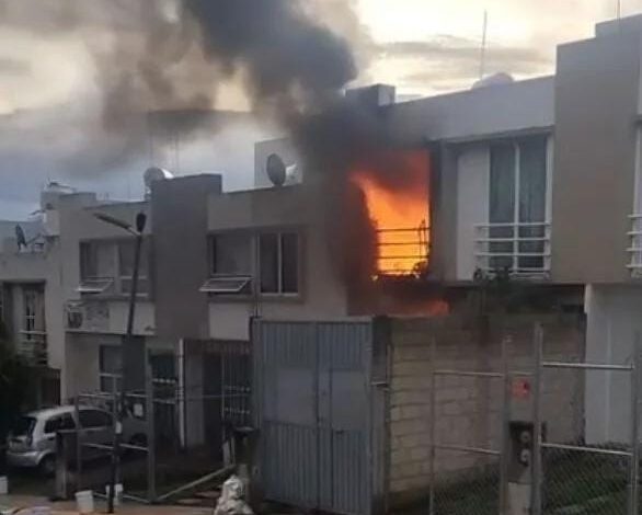 Madre e hija mueren calcinadas durante incendio en Galaxia Almecatla; investigan posible causa por veladora