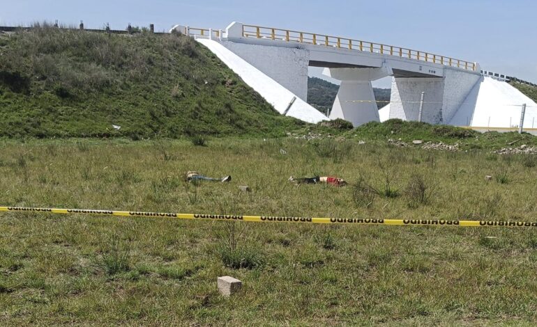 Hallan a pareja asesinada con huellas de violencia en la autopista Puebla-Orizaba