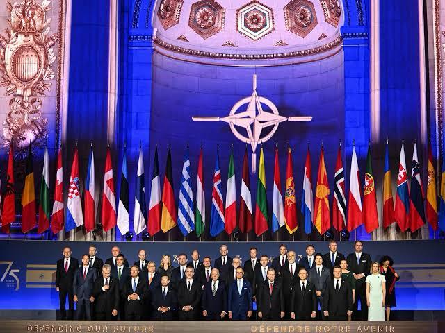Debaten en la Cumbre de la OTAN Aumento del Gasto Militar ante Rearme Ruso