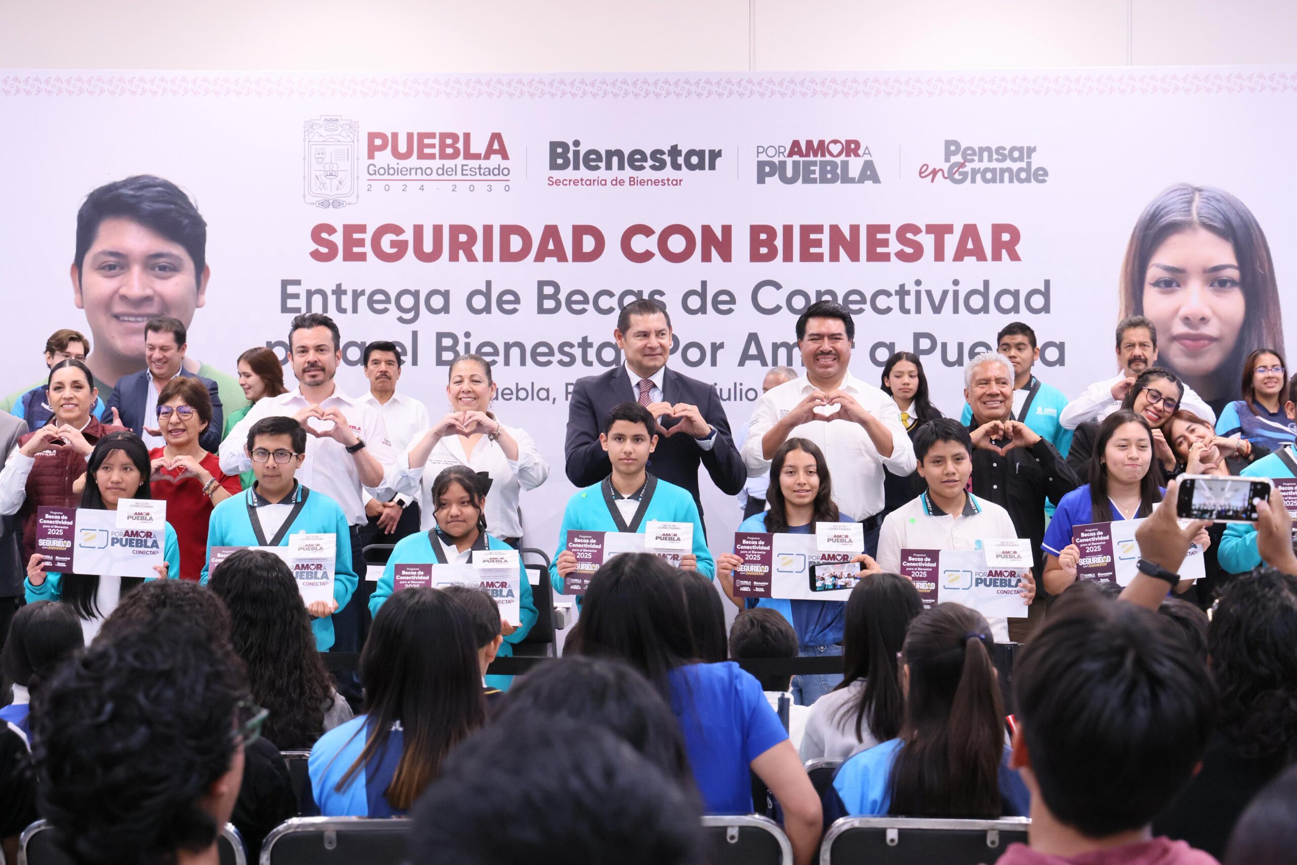 Seguridad y desarrollo educativo con Becas de Conectividad Digital