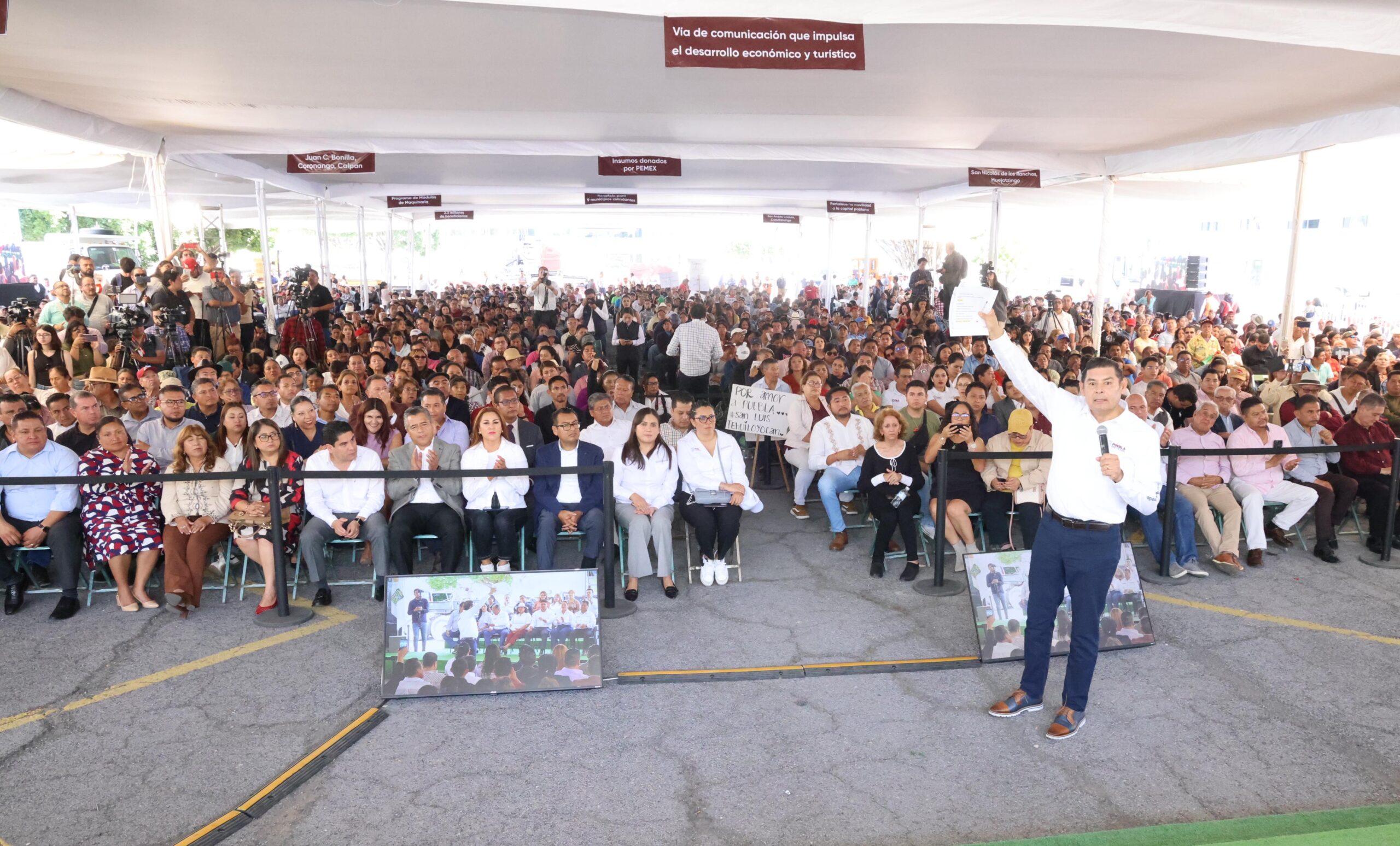 Gobierno de Armenta impulsa seguridad y bienestar con rehabilitación de laterales en Recta a Cholula
