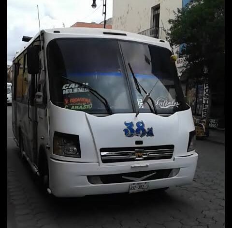 Terror en la Ruta 38: encañonan a pasajeros y huyen en moto tras asalto en Xochimehuacan