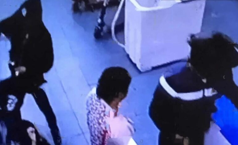 Asalto relámpago en casa de empeño de Clavijero: se llevan 100 mil pesos en mercancía